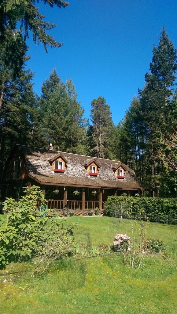 Cedar Song B&B (Parksville)