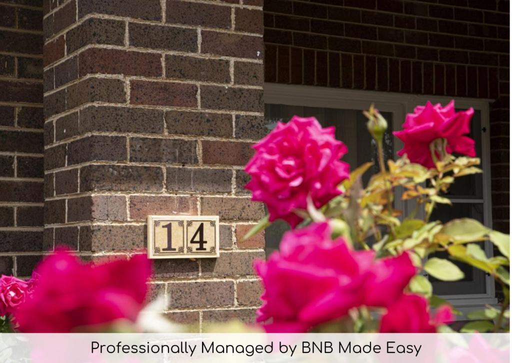 Rose Cottage ~ Charming Double Brick ~ Near Cook Park & CBD