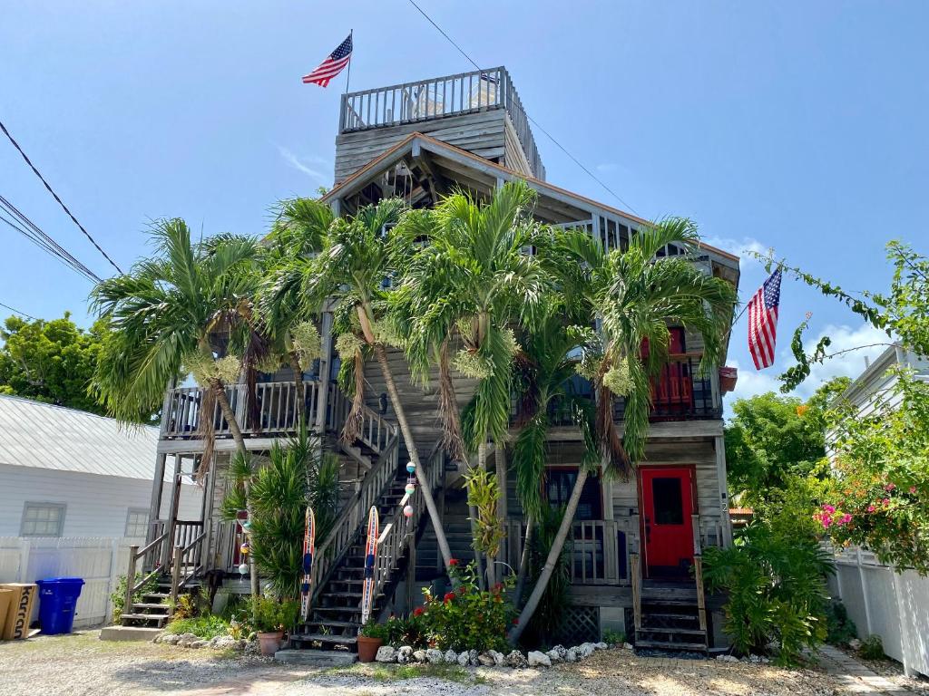 Chic 2 Bedroom Condo 300 Steps from Duval St