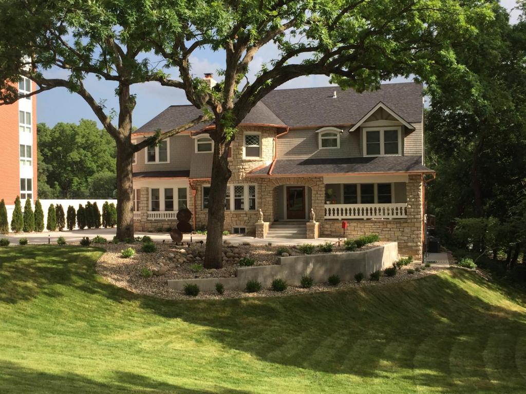 Historical Oscar Lofquist house in the heart of Des Moines (Des Moines)