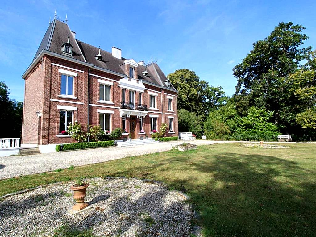 Bed & Breakfast au Château de Martinsart chez Dominique et Catherine (Mesnil-Martinsart)