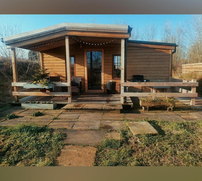 Beautiful Wooden tiny house, Glamping cabin with hot tub 2