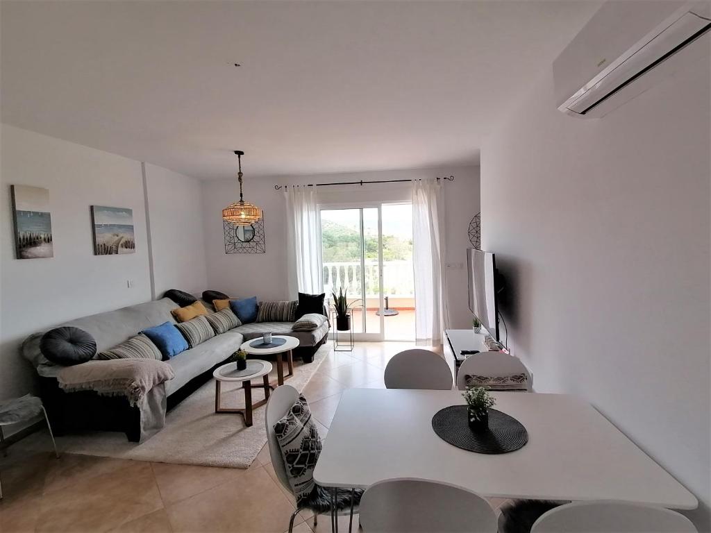 AL06- Modern 3 bed Duplex, close to beach in El Alamillo
